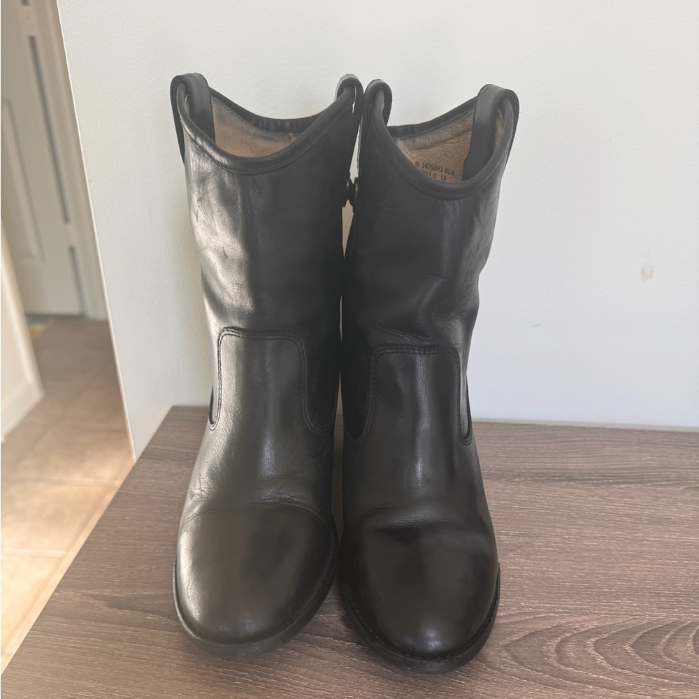 Frye Melissa Button Short
Good condition